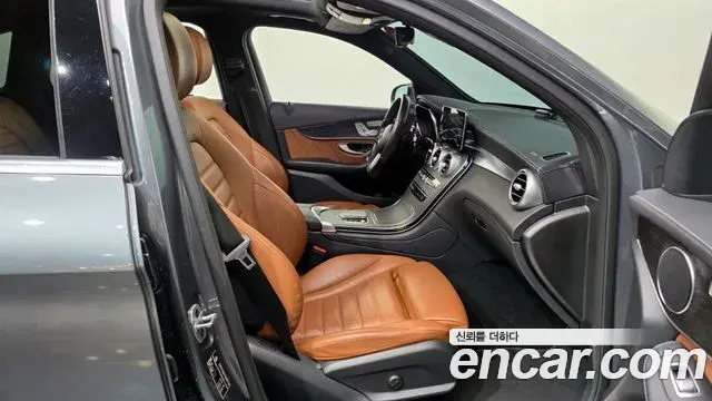 Mercedes-Benz GLC-Class 2022 — Photo 19/20