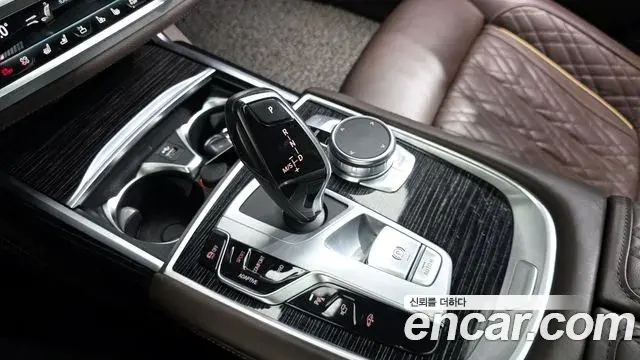 BMW 7 Series 2022 — ფოტო 16/20