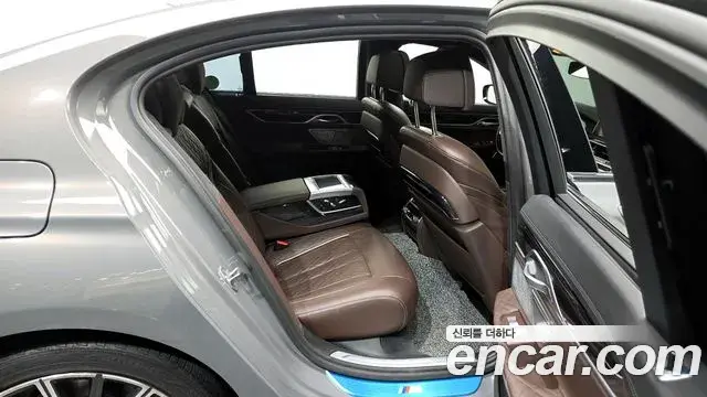 BMW 7 Series 2022 — ფოტო 17/20