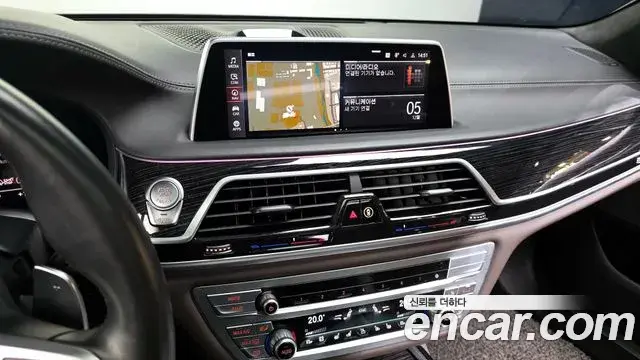 BMW 7 Series 2022 — ფოტო 9/20