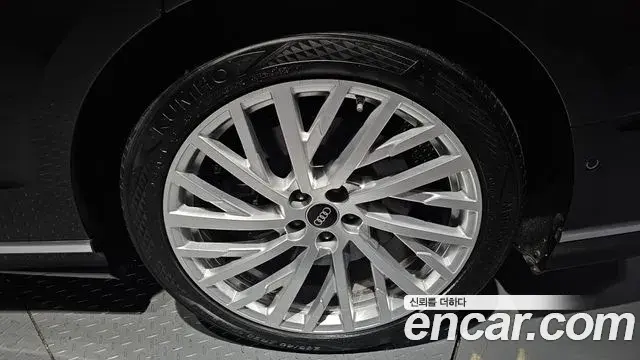 Audi A8 2021 — Photo 2/20