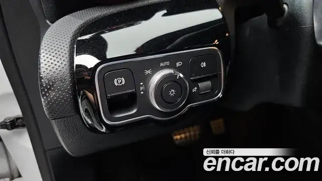 Mercedes-Benz A-Class 2021 — Photo 12/20
