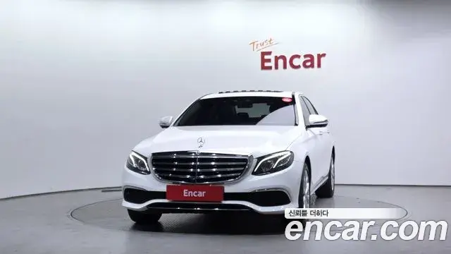 Mercedes-Benz E-Class 2018 — ფოტო 13/20