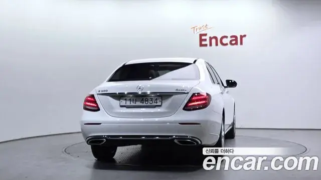 Mercedes-Benz E-Class 2018 — ფოტო 9/20