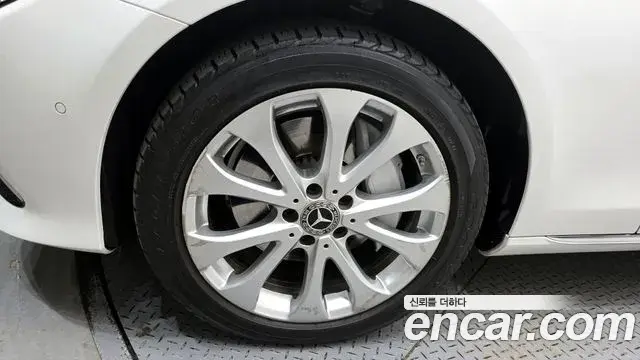 Mercedes-Benz E-Class 2018 — ფოტო 20/20