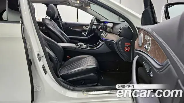 Mercedes-Benz E-Class 2018 — ფოტო 1/20