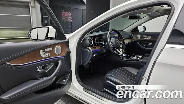 Mercedes-Benz E-Class 2018 — ფოტო 11/20
