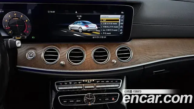 Mercedes-Benz E-Class 2018 — ფოტო 14/20
