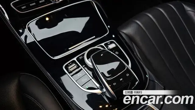Mercedes-Benz E-Class 2018 — ფოტო 17/20