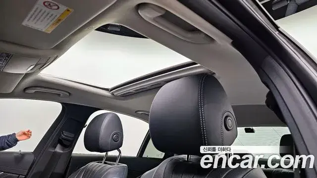 Mercedes-Benz E-Class 2018 — ფოტო 19/20