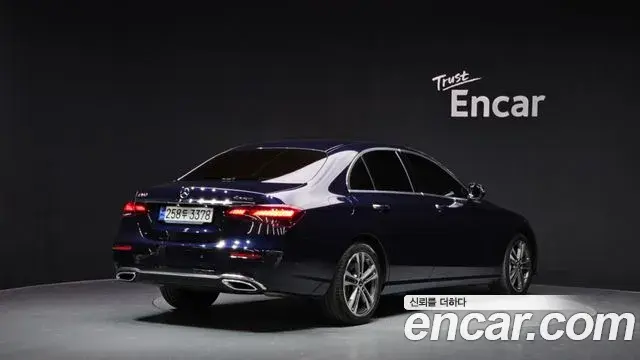 Mercedes-Benz E-Class 2021 — ფოტო 4/20