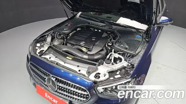 Mercedes-Benz E-Class 2021 — ფოტო 19/20