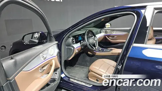 Mercedes-Benz E-Class 2021 — ფოტო 8/20