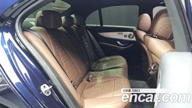 Mercedes-Benz E-Class 2021 — ფოტო 20/20
