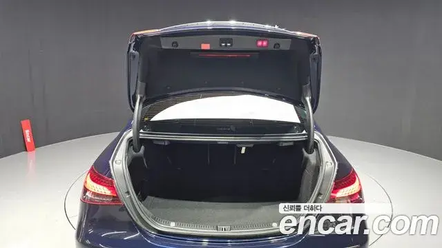 Mercedes-Benz E-Class 2021 — ფოტო 3/20