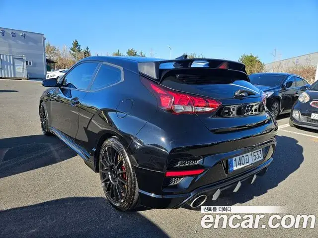 Hyundai Veloster 2021 — ფოტო 17/20