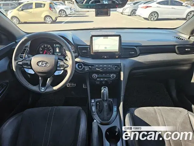 Hyundai Veloster 2021 — ფოტო 14/20