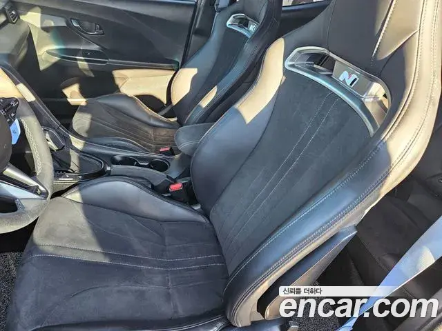 Hyundai Veloster 2021 — ფოტო 1/20