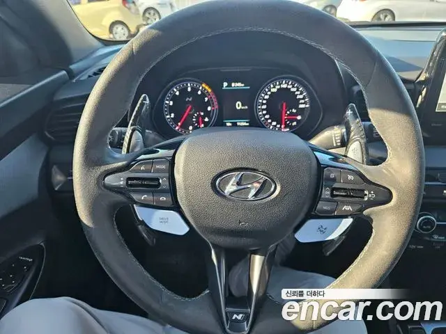 Hyundai Veloster 2021 — ფოტო 12/20