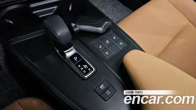 Lexus UX300h 2025 — Photo 17/20