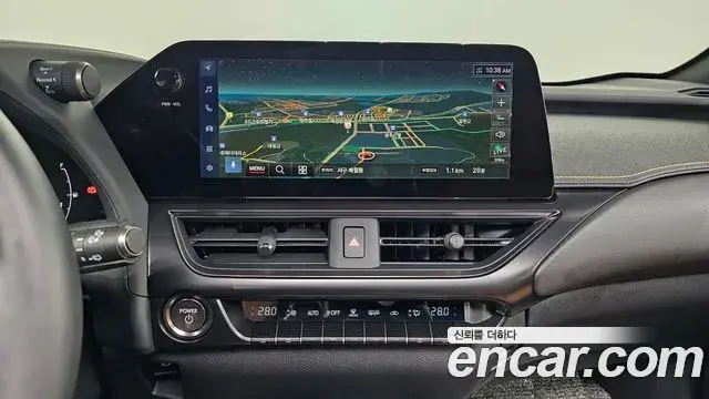 Lexus UX300h 2025 — Photo 13/20