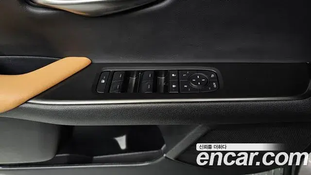 Lexus UX300h 2025 — Photo 16/20