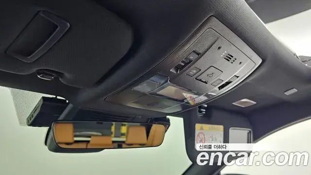 Lexus UX300h 2025 — Photo 3/20