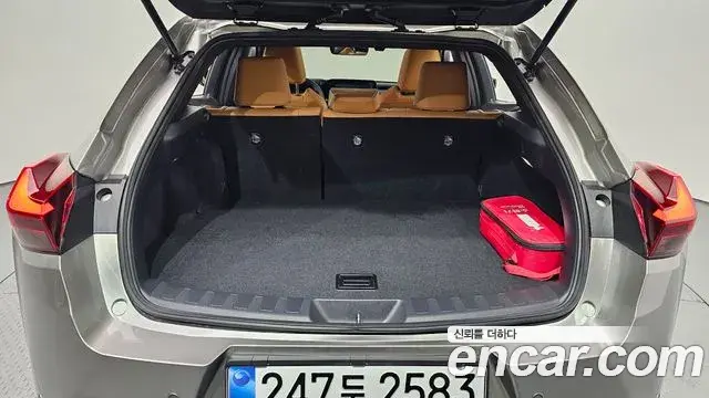 Lexus UX300h 2025 — Photo 15/20
