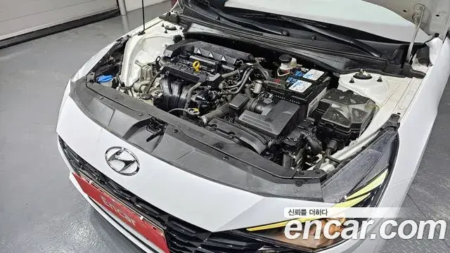 Hyundai The New Avante Hybrid 2022 — Photo 15/30