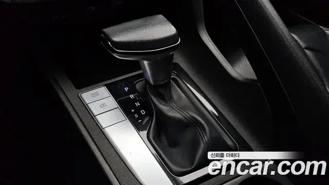 Hyundai The New Avante Hybrid 2022 — Photo 21/30