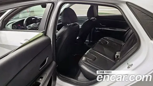 Hyundai The New Avante Hybrid 2022 — Photo 16/30