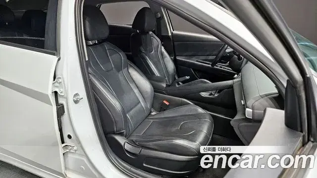 Hyundai The New Avante Hybrid 2022 — Photo 22/30