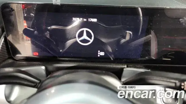 Mercedes-Benz GLB-Class 2022 — ფოტო 19/20