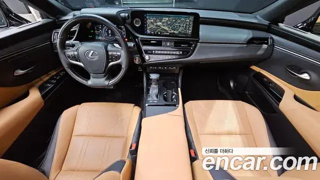 Lexus ES300h 2023 — Photo 7/20