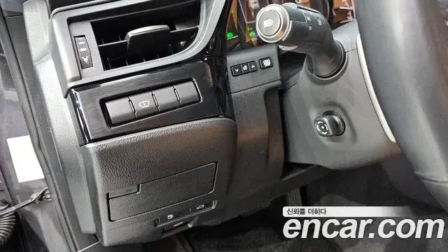Lexus ES300h 2023 — Photo 12/20