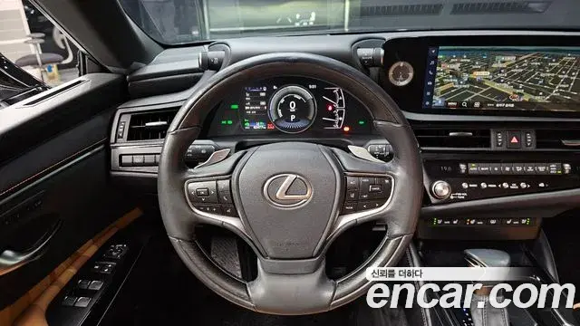 Lexus ES300h 2023 — Photo 13/20