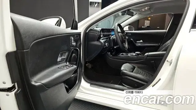 Mercedes-Benz A-Class 2020 — Фото 10/20