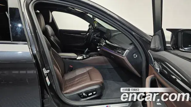 BMW 5 Series 2022 — Photo 12/20