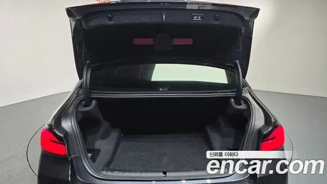 BMW 5 Series 2022 — Photo 18/20