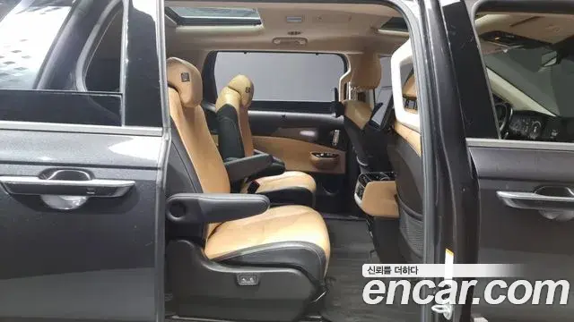Kia Carnival 2020 — Фото 12/20