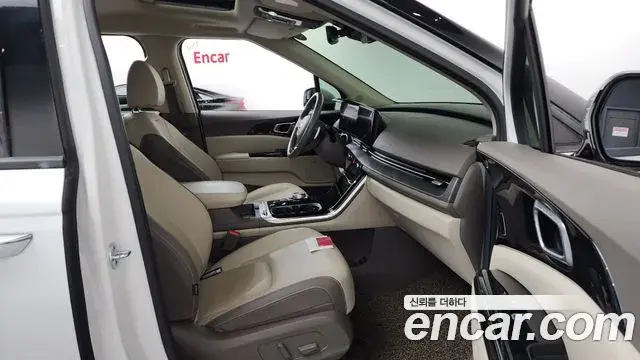 Kia Carnival 2020 — Фото 11/20