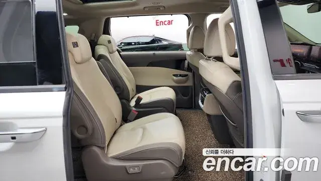 Kia Carnival 2020 — Фото 12/20