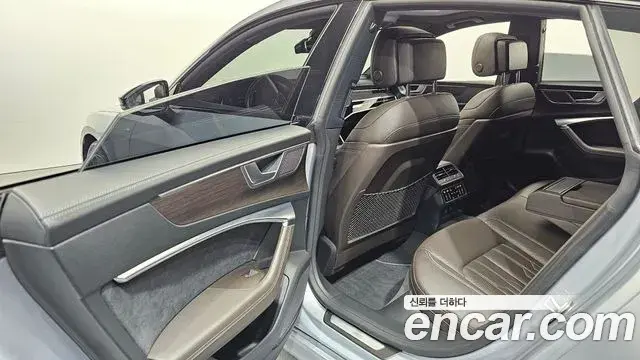 Audi A7 2022 — ფოტო 17/20