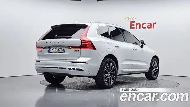 Volvo XC60 2022 — ფოტო 6/20