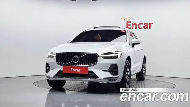 Volvo XC60 2022 — ფოტო 3/20