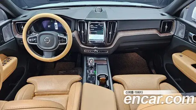 Volvo XC60 2022 — ფოტო 9/20