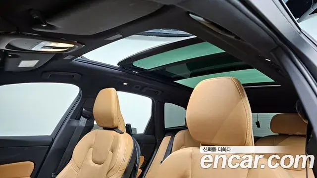 Volvo XC60 2022 — ფოტო 20/20