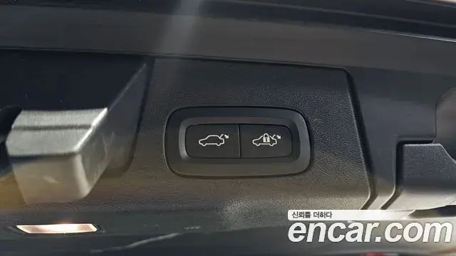 Volvo XC60 2022 — ფოტო 2/20