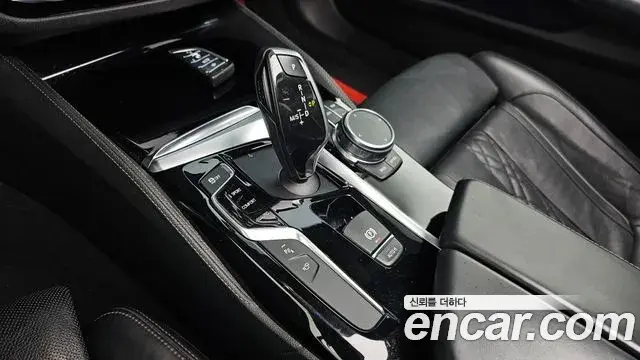 BMW 5 Series 2018 — Фото 9/20