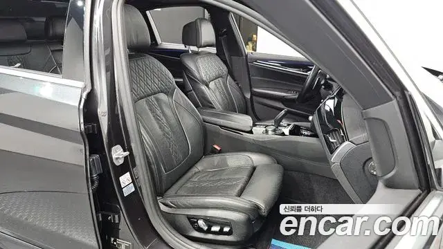 BMW 5 Series 2018 — Фото 10/20